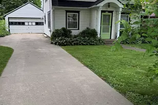 1526 W Lincoln Blvd, Freeport, IL 61032 - Photo 2