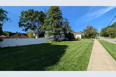 1325 W Lincoln, Freeport, IL 61032 - Photo 6