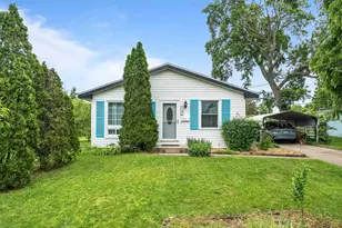 121 Goodhue St, South Beloit, IL 61080 - Photo 2