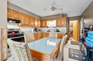 121 Goodhue St, South Beloit, IL 61080 - Photo 6