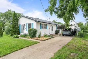 121 Goodhue St, South Beloit, IL 61080 - Photo 4