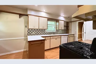 421 Warren Drive, Rockford, IL 61107 - Photo 6