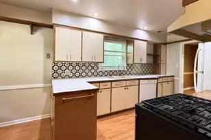 421 Warren Dr, Rockford, IL 61107 - Photo 6