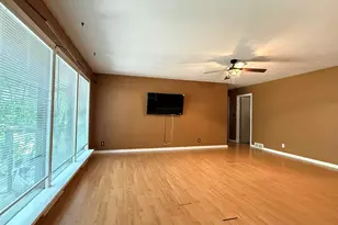 421 Warren Dr, Rockford, IL 61107 - Photo 2
