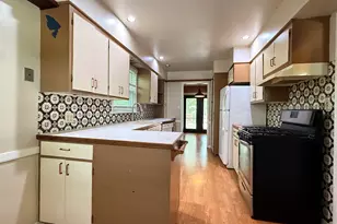 421 Warren Dr, Rockford, IL 61107 - Photo 8