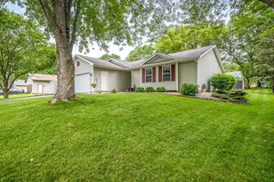 415 Staffordshire Dr, Poplar Grove, IL 61065 - Photo 4