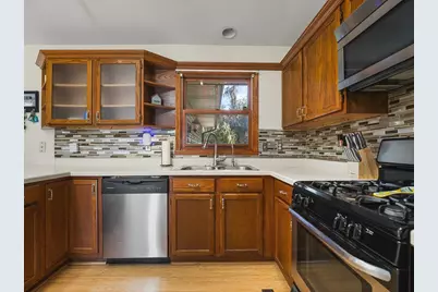 207 Tamarack Hollow Street, Poplar Grove, IL 61065 - Photo 8