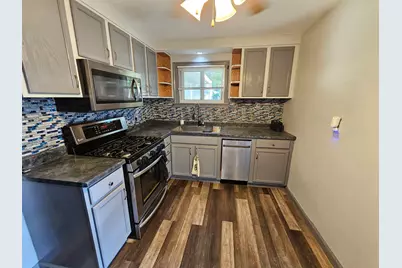 1911 Loomis Street, Rockford, IL 61102 - Photo 2