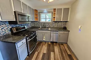 1911 Loomis St, Rockford, IL 61102 - Photo 2