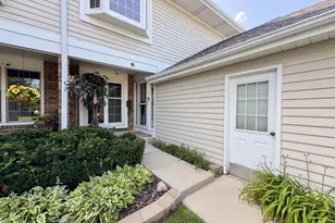 836 Golf Course Rd, Crystal Lake, IL 60014 - Photo 2