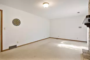 5537 Guilford Rd, Rockford, IL 61107 - Photo 38