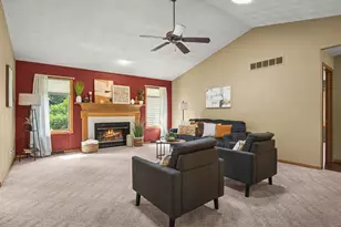 803 Babich Ln, Winnebago, IL 61088 - Photo 6