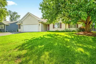 803 Babich Ln, Winnebago, IL 61088 - Photo 4