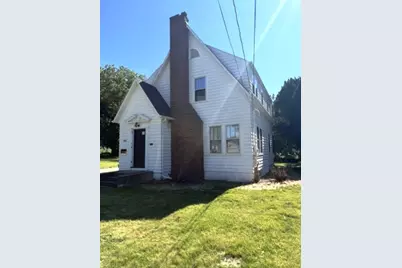 811 S Burchard Avenue, Freeport, IL 61032 - Photo 2