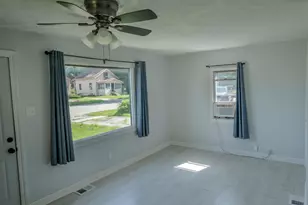 516 Clark St, South Beloit, IL 61080 - Photo 6