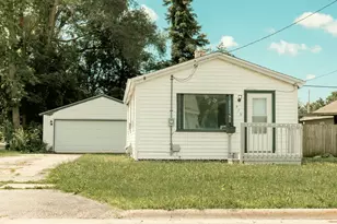 516 Clark St, South Beloit, IL 61080 - Photo 1
