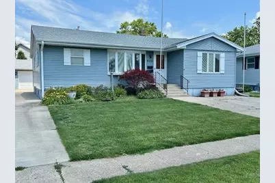 422 E 8th Street, Belvidere, IL 61008 - Photo 1