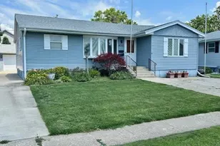422 E 8th St, Belvidere, IL 61008 - Photo 1
