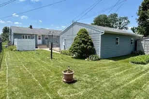 422 E 8th St, Belvidere, IL 61008 - Photo 6