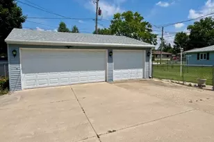 422 E 8th St, Belvidere, IL 61008 - Photo 4