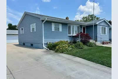 422 E 8th Street, Belvidere, IL 61008 - Photo 2