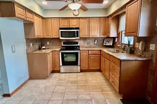 422 E 8th St, Belvidere, IL 61008 - Photo 12