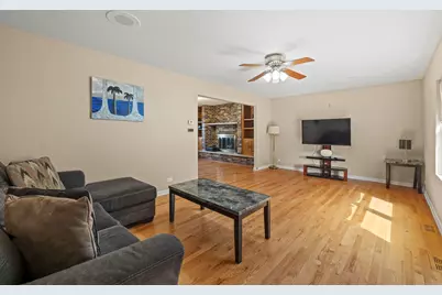 1300 Wolff Aven Avenue, Elgin, IL 60123 - Photo 26