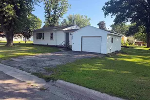 902 Hayes Ave, South Beloit, IL 61080 - Photo 2