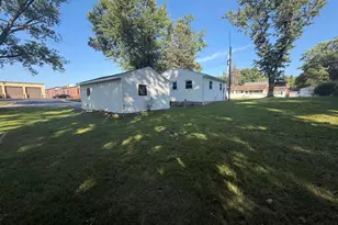 902 Hayes Ave, South Beloit, IL 61080 - Photo 4