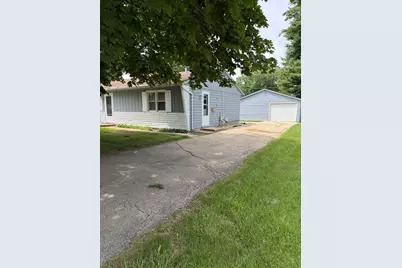 310 N Stewart Drive, Freeport, IL 61032 - Photo 2