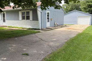 310 N Stewart Dr, Freeport, IL 61032 - Photo 2