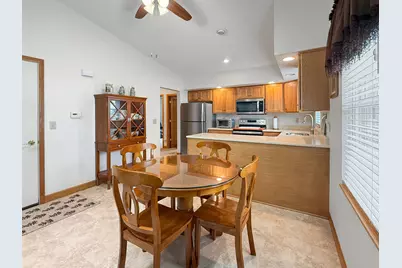 562 Pine Meadow Drive, Dixon, IL 61021 - Photo 6