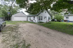 814 Brooke Ave, Rockford, IL 61109 - Photo 1
