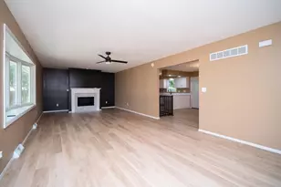 708 Mission Ct, Freeport, IL 61032 - Photo 16