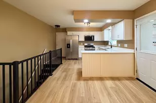 708 Mission Ct, Freeport, IL 61032 - Photo 8