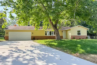 708 Mission Court, Freeport, IL 61032 - Photo 2