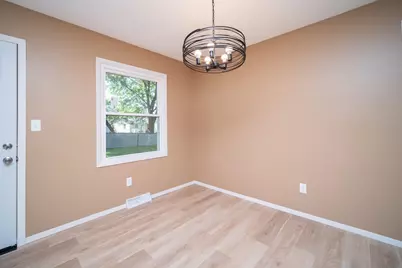708 Mission Court, Freeport, IL 61032 - Photo 18