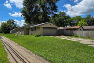 927-929 Halsted Rd, Rockford, IL 61103 - Photo 4