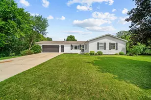 649 Sioux Dr, Freeport, IL 61032 - Photo 1