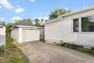 912 Fremont St, Belvidere, IL 61008 - Photo 2