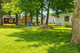 704 Douglas Ave, Dixon, IL 61021 - Photo 2