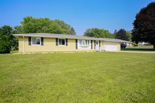 2026 Eagle Dr, Freeport, IL 61032 - Photo 1
