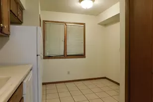 766 Tulip Ln, Rockford, IL 61107 - Photo 8