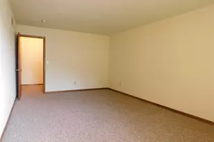 766 Tulip Ln, Rockford, IL 61107 - Photo 10