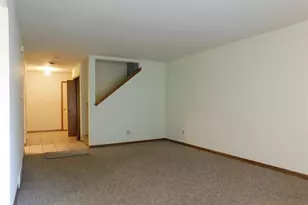 766 Tulip Ln, Rockford, IL 61107 - Photo 4