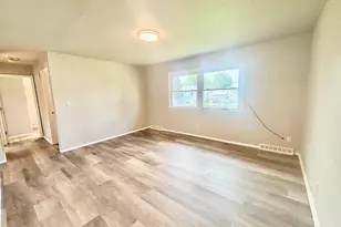 621 W 8th St, Belvidere, IL 61008 - Photo 10