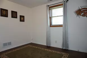 2841 10th St, Rockford, IL 61109 - Photo 8