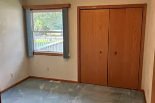 211 Forest Dr, Kirkland, IL 60146 - Photo 10