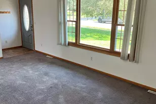 211 Forest Dr, Kirkland, IL 60146 - Photo 2
