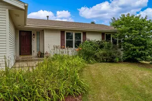 9960 Flint Ct, Roscoe, IL 61073 - Photo 2